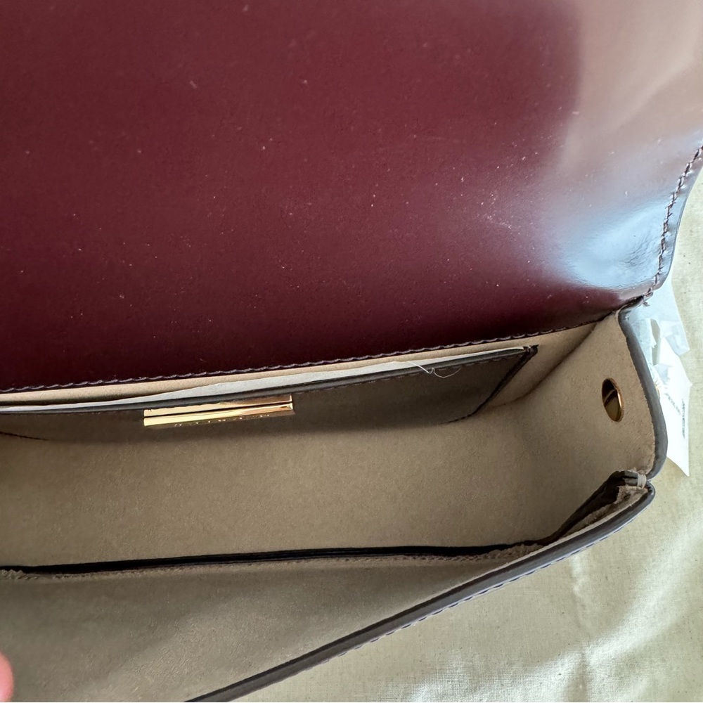 ☀️NEW☀️ Tory Burch Robinson Spazzolato Shoulder Bag Burgundy - Picture 8 of 14